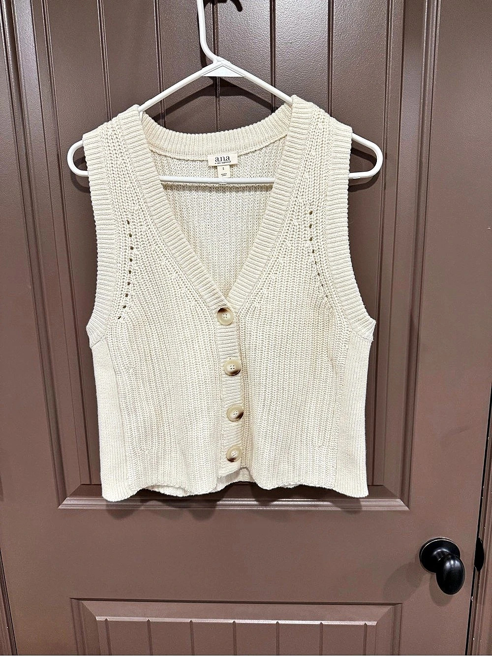 ana V-Neck Sweater Vest in Cream Size Small
